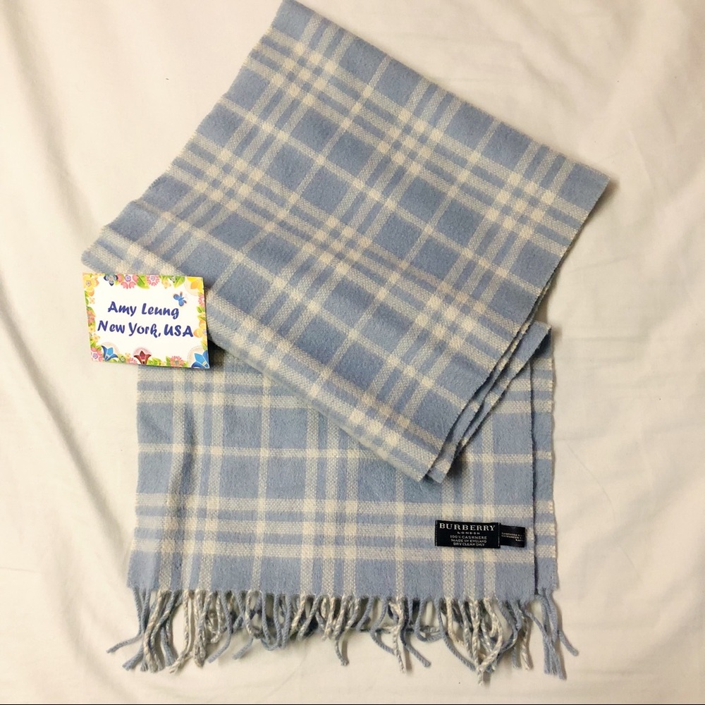 ❌SOLD❌ Burberry Cashmere Scarf (100% Authentic)